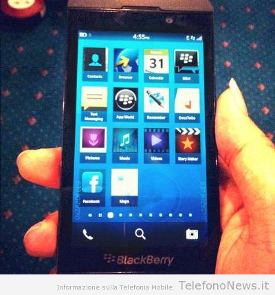 Il BlackBerry 10 L-Series mostrato ufficialmente in una foto dal vivo!