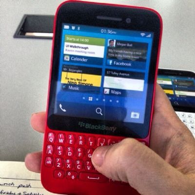 Una nuova immagine dal vivo del BlackBerry R10
