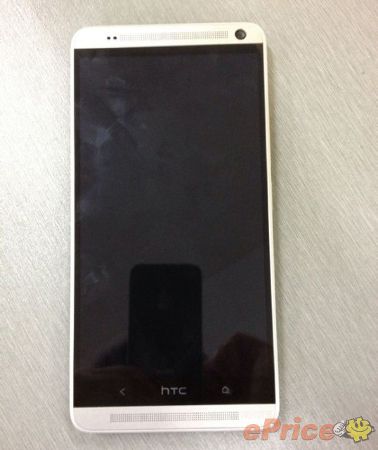 HTC: ecco una prima foto dal vivo dell' One Max