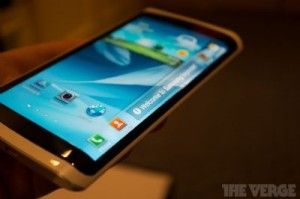 Samsung: per il note 4, si pensa ad uno schermo avvolgente